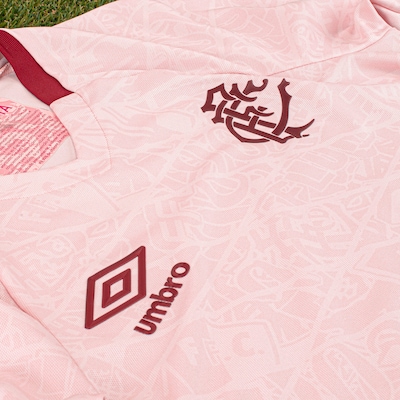 Camisa do Fluminense 25/26 Torcedor Outubro Rosa Umbro Masculina - Foto 2