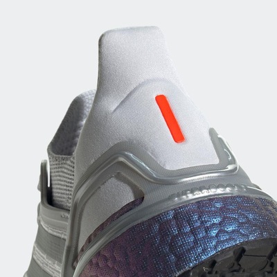 Tênis adidas UltraBoost 20 - Feminino - Foto 4