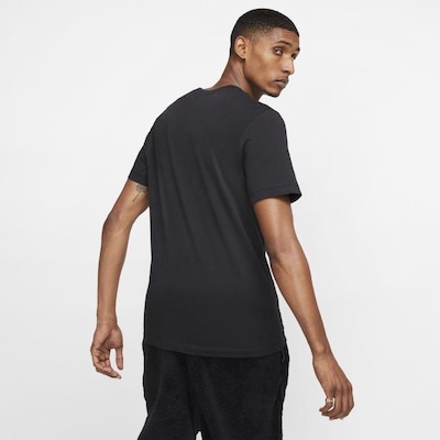 Camiseta Nike Sportswear Club - Masculina - Foto 3
