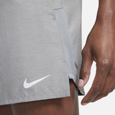 Bermuda Nike Challenger - Masculino - Foto 4