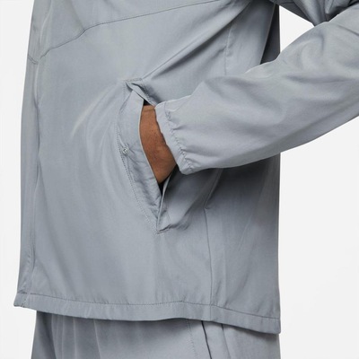 Jaqueta com Capuz Nike Repel Miler - Masculina - Foto 4