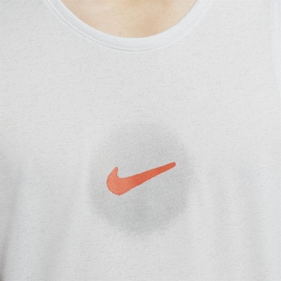 Camiseta Regata Nike Dri-Fit Wild Run Miler - Masculina - Foto 3
