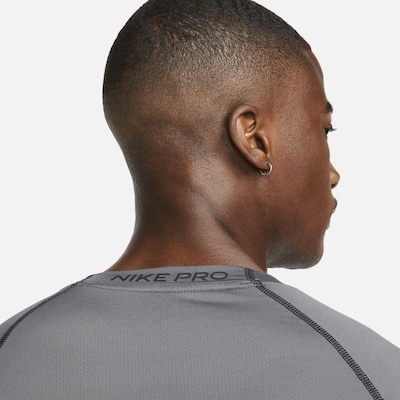 Camiseta Nike Pro Tight Fit Short-Sleeve - Masculina - Foto 4