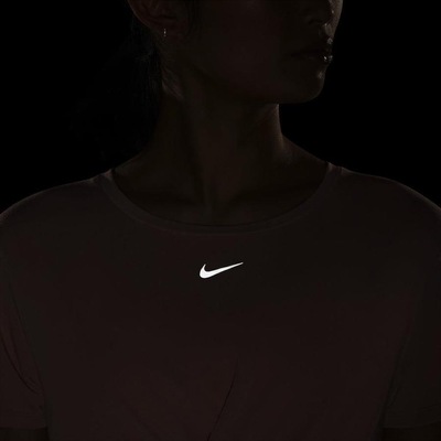 Camiseta Nike One Luxe - Feminina - Foto 4