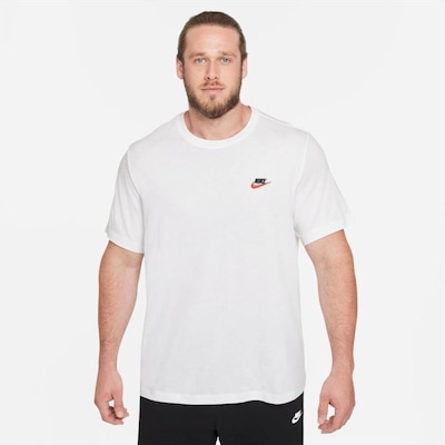 Camiseta Nike Sportswear Club - Masculina - Foto 4