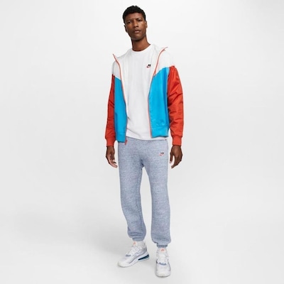 Camiseta Nike Sportswear Club - Masculina - Foto 6
