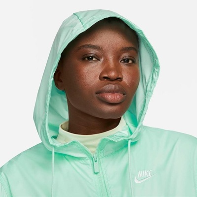 Jaqueta Nike Sportswear Essential Repel com Capuz - Feminina - Foto 5