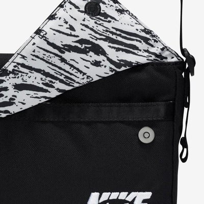 Bolsa Nike Sportswear Futura 365 - Feminina - Foto 6