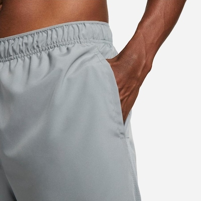 Shorts Nike Dri-FIT Challenger - Masculino - Foto 4
