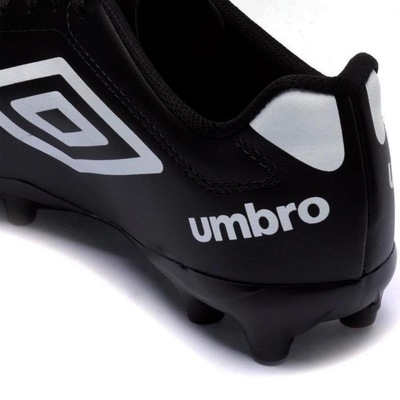 Chuteira de Campo Umbro Class + Par De Meias - Adulto - Foto 4
