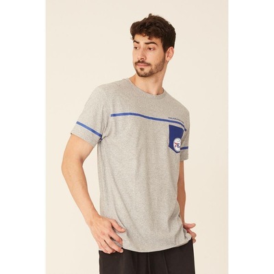 Camiseta NBA Estampada Pocket Philadelphia 76ers Casual - Masculina - Foto 4