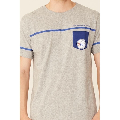 Camiseta NBA Estampada Pocket Philadelphia 76ers Casual - Masculina - Foto 1