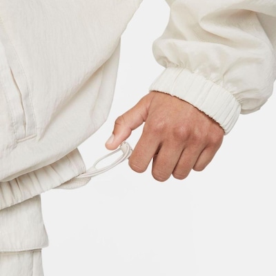Jaqueta sem Capuz Nike Sportswear Essential Windrunner - Feminina - Foto 6