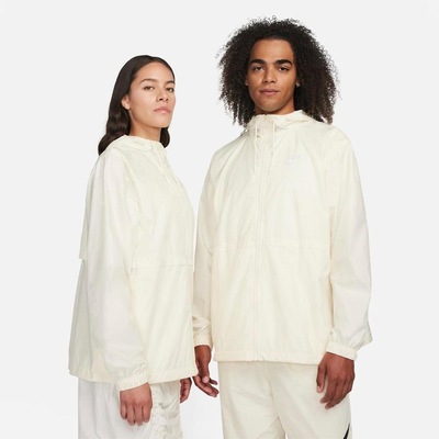 Jaqueta com Capuz Nike Sportswear Essential Repel - Feminina - Foto 6
