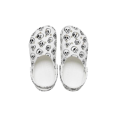 Sandália Crocs Classic Skull Print Clog T - Unissex - Foto 5