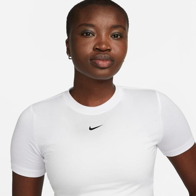 Camiseta Nike Sportswear Essential - Feminina - Foto 3