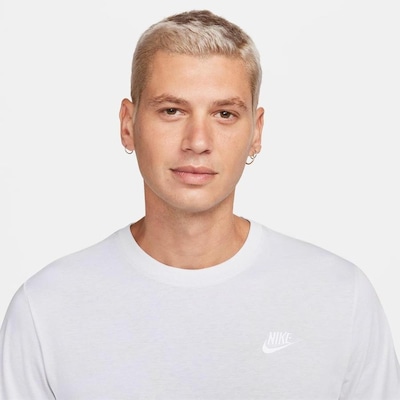 Camiseta Nike Sportswear Club - Masculina - Foto 3
