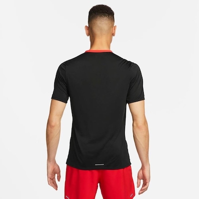 Camiseta Nike Dri-Fit Rise 365 - Masculina - Foto 2