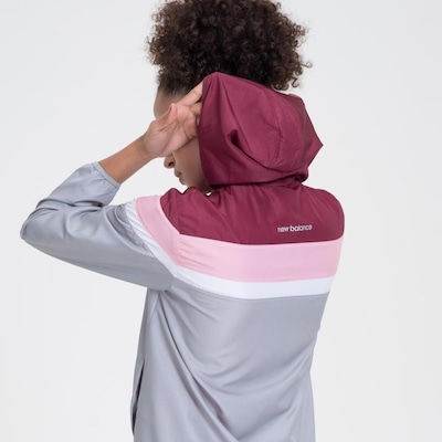 Jaqueta com Capuz Corta Vento New Balance Accelerate - Feminina - Foto 3