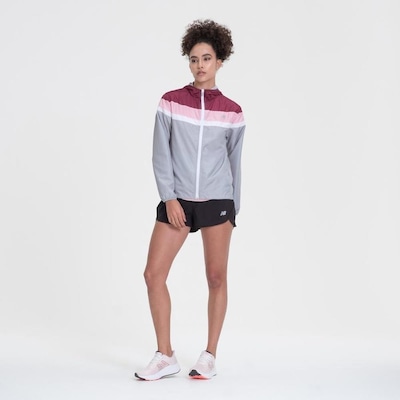Jaqueta com Capuz Corta Vento New Balance Accelerate - Feminina - Foto 4