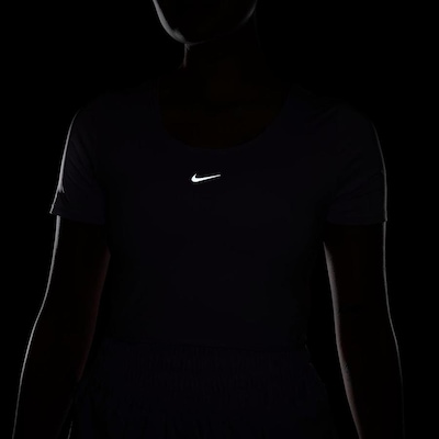 Camiseta Nike Dri-Fit One Cropped - Feminina - Foto 6