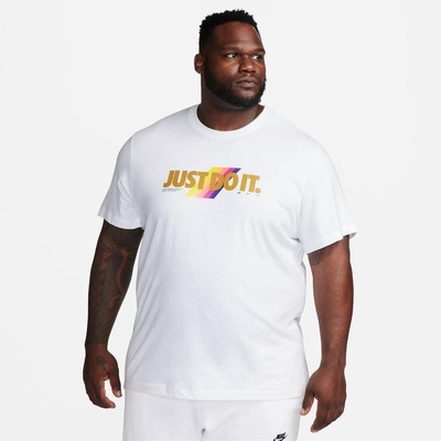Camiseta Nike Sportswear - Masculina - Foto 6