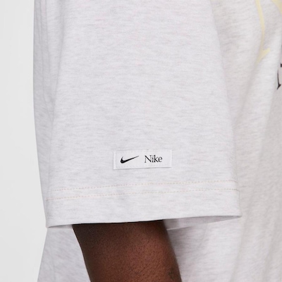 Camiseta Nike Sportswear Classic - Feminina - Foto 4