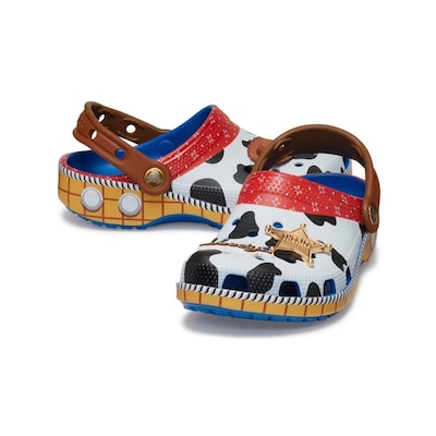 Sandália Crocs Classic Toy Story Woody Clog - Infantil - Foto 4
