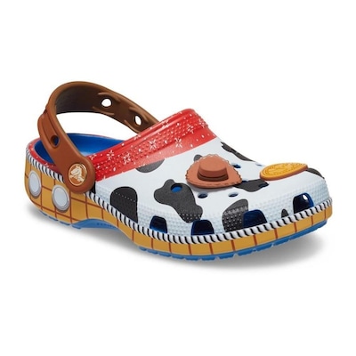 Sandália Crocs Classic Toy Story Woody Clog - Infantil - Foto 6