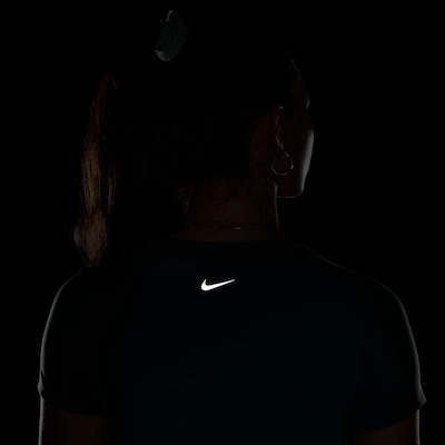 Camiseta Nike Dri-Fit One Cropped - Feminina - Foto 5