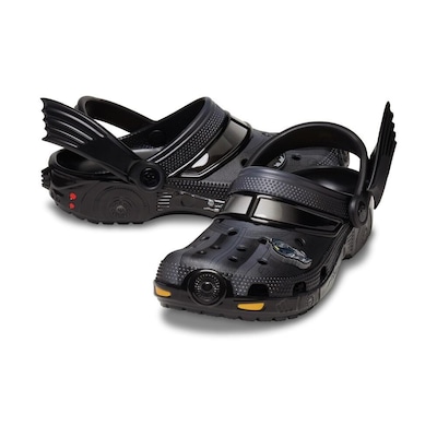 Sandália Crocs Batmóvel Classic Clog - Adulto - Foto 4