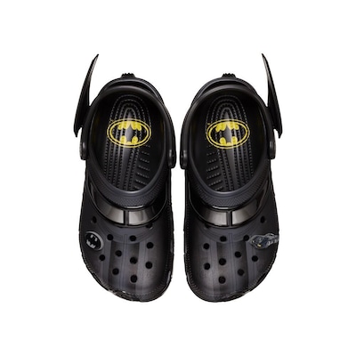 Sandália Crocs Batmóvel Classic Clog - Adulto - Foto 5