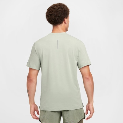 Camiseta Nike Dri-Fit Rise365 - Masculina - Foto 2