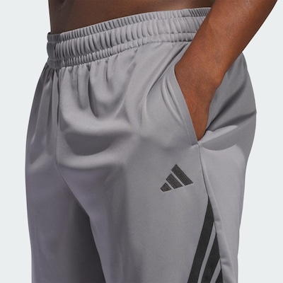 Shorts adidas Basquete Legends Três Listras - Masculina - Foto 5