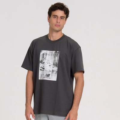 Camiseta New Balance Grapchic The System - Masculina - Foto 2