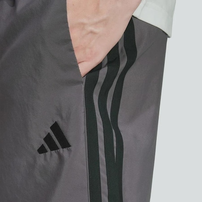 Shorts adidas Essential Três Listras Chelsea - Masculino - Foto 6
