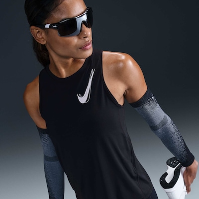Camiseta Nike One Swoosh - Feminina - Foto 1