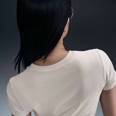 Camiseta Nike Sportswear Chill Knit Cropped - Feminina - Foto 4