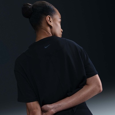 Camiseta Nike One Cropped - Feminina - Foto 2