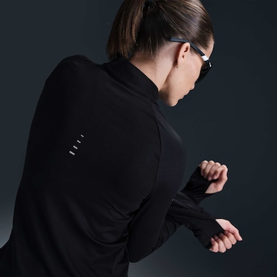 Camiseta Nike Dry-FIT - Feminina - Foto 2