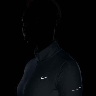 Camiseta Nike Dry-FIT - Feminina - Foto 4