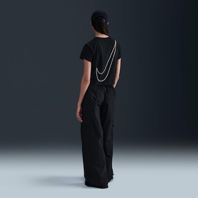 Camiseta Nike Sportswear Club - Feminina - Foto 5