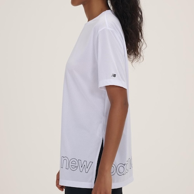 Camiseta New Balance Sport Essentials Graphic - Feminina - Foto 4