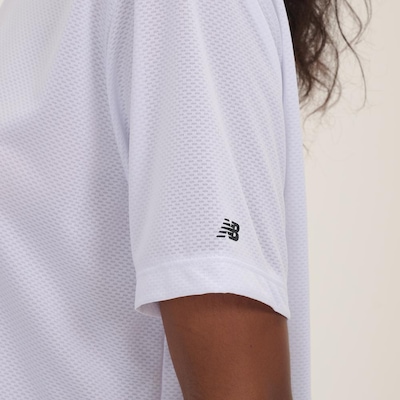 Camiseta New Balance Sport Essentials Graphic - Feminina - Foto 5
