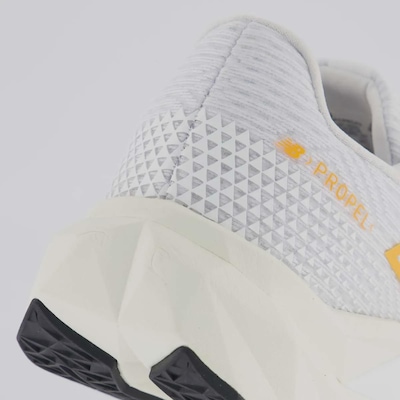 Tênis New Balance Fuelcell Propel V5 - Feminino - Foto 6