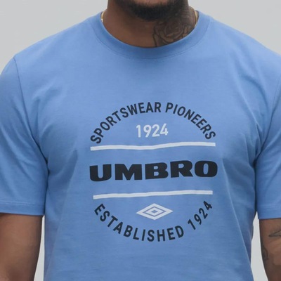 Camiseta Umbro Football Pioneers - Masculina - Foto 4