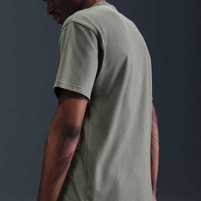 Camiseta Nike Sportswear Premium Essentials - Masculina - Foto 2