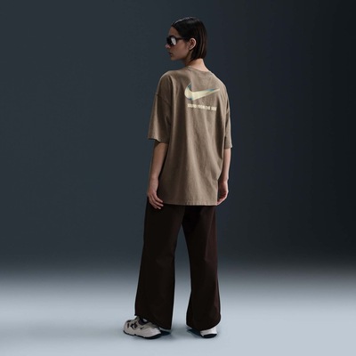 Camiseta Nike Sportswear Essential - Feminina - Foto 2