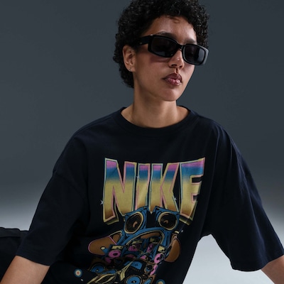 Camiseta Nike Sportswear Essential - Feminina - Foto 3