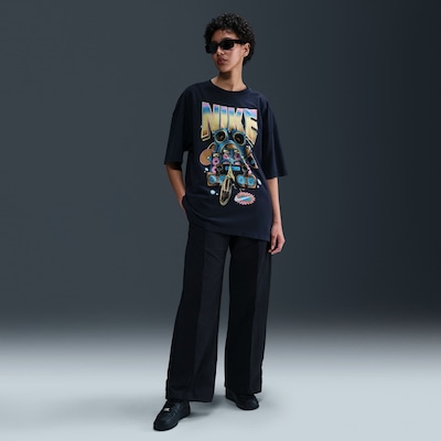 Camiseta Nike Sportswear Essential - Feminina - Foto 4